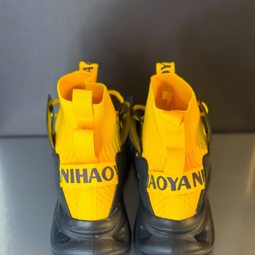 Men’s size 6 brand new yellow high top tennis shoes